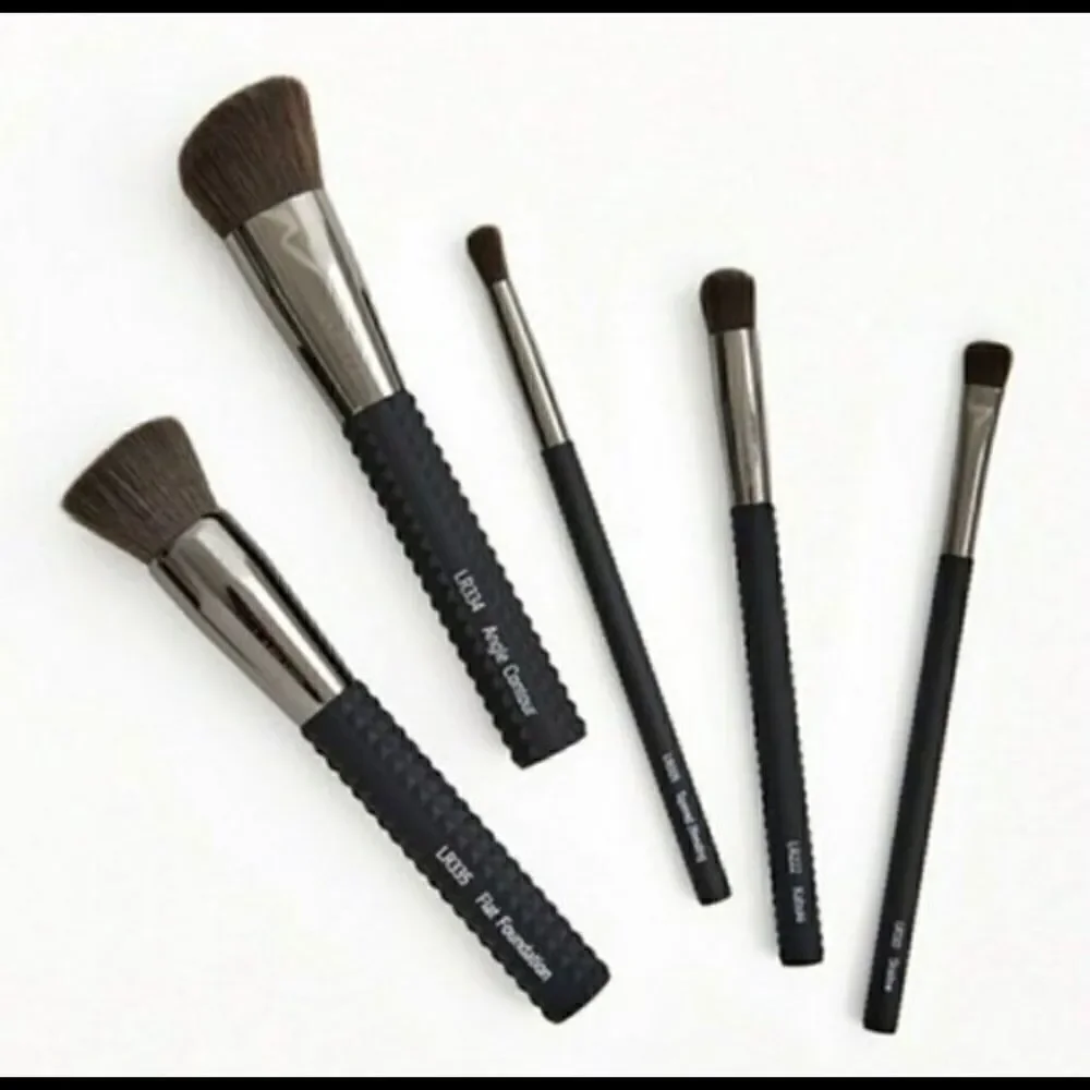 LARUCE Airbrushed look Brush NWT Fantastic Amazing
